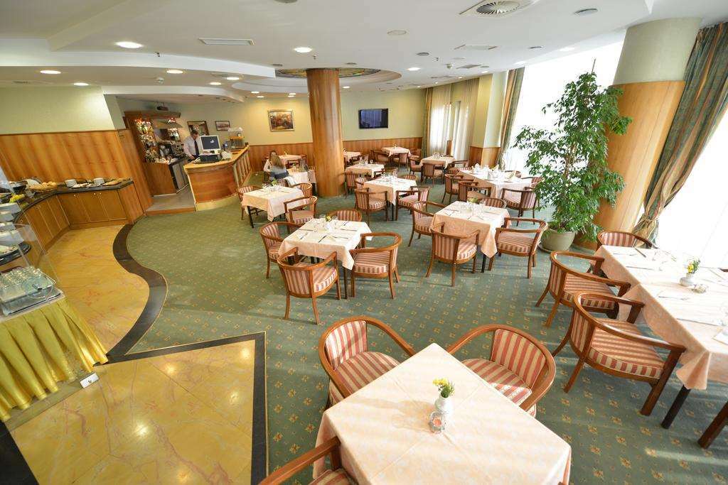 Hotel Karpos Skopje Restaurace fotografie